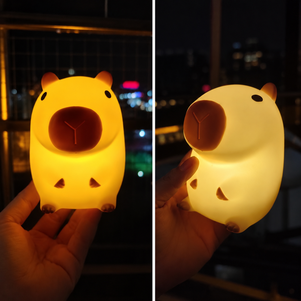 Veilleuse capybara tenue dans la main, allumée en lumière chaude et en lumière blanche